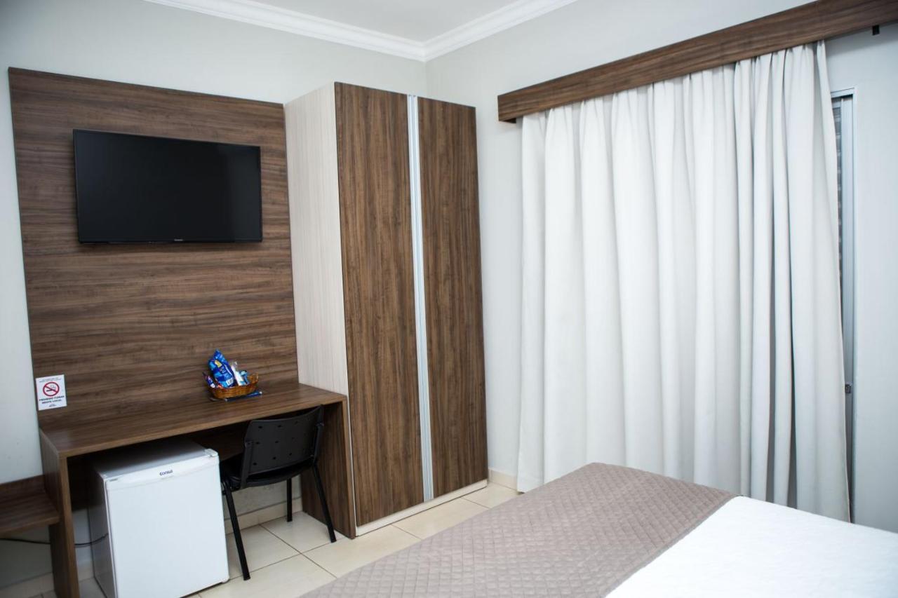 Hotel Avenida Joao Pinheiro Екстер'єр фото