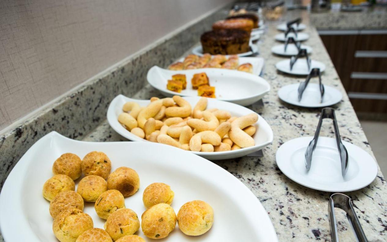 Hotel Avenida Joao Pinheiro Екстер'єр фото