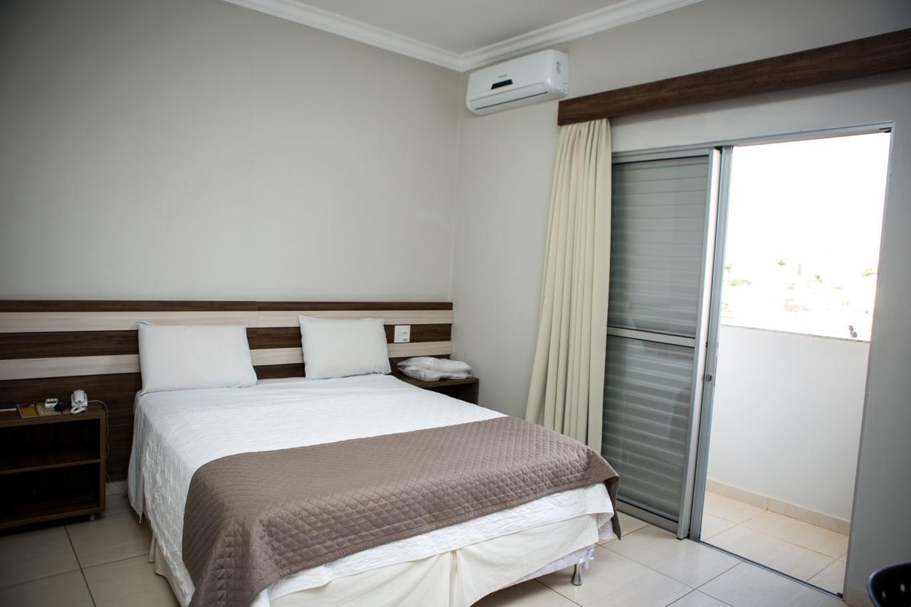 Hotel Avenida Joao Pinheiro Екстер'єр фото