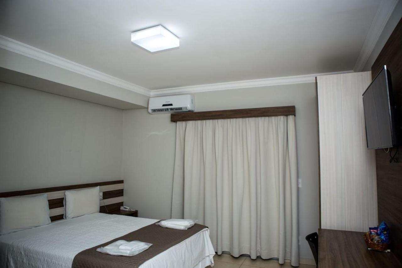 Hotel Avenida Joao Pinheiro Екстер'єр фото