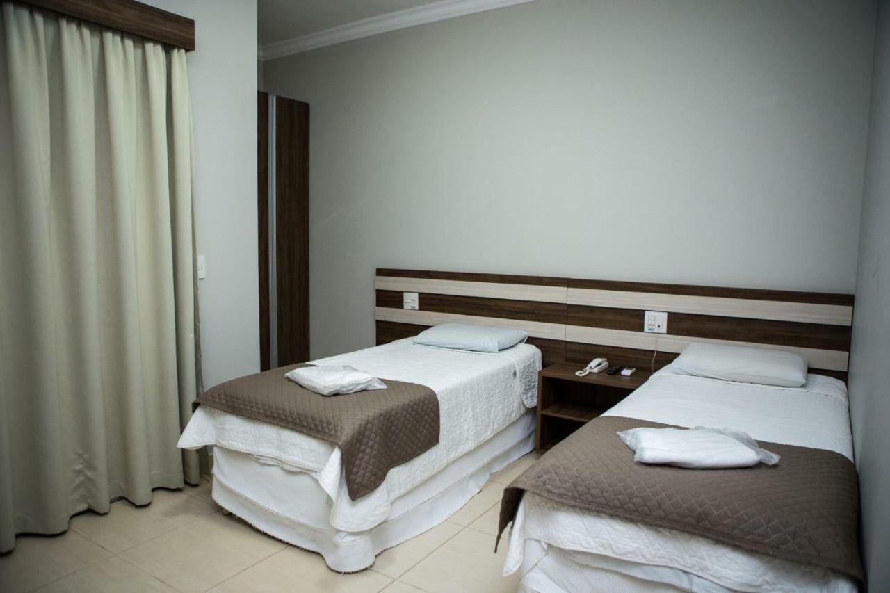 Hotel Avenida Joao Pinheiro Екстер'єр фото